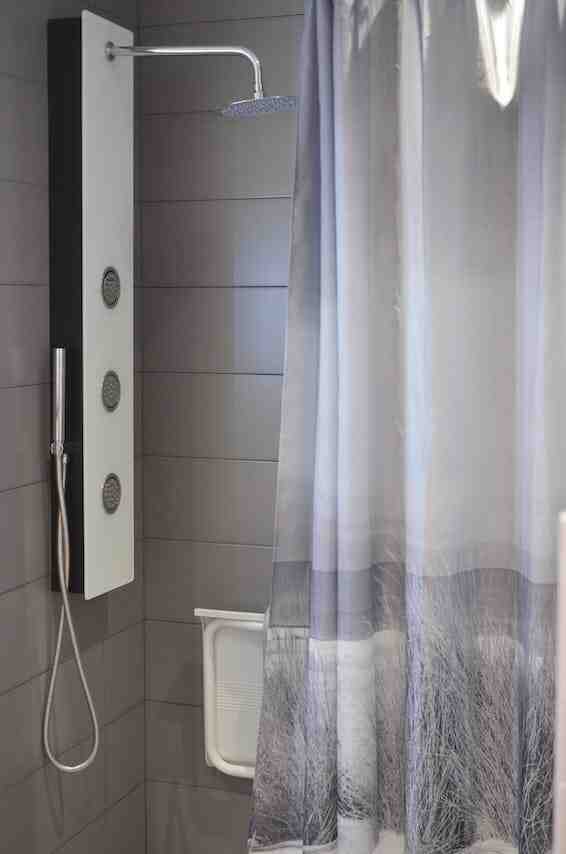 How High to Hang a Shower Curtain Rod